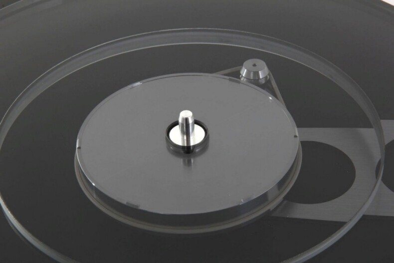 Проигрыватель виниловых дисков REGA Planar 6 Black